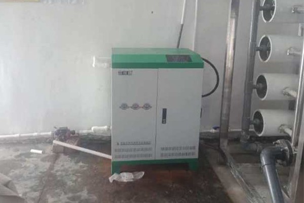 電磁采暖爐由什么構(gòu)成，它的耗電量是多少？